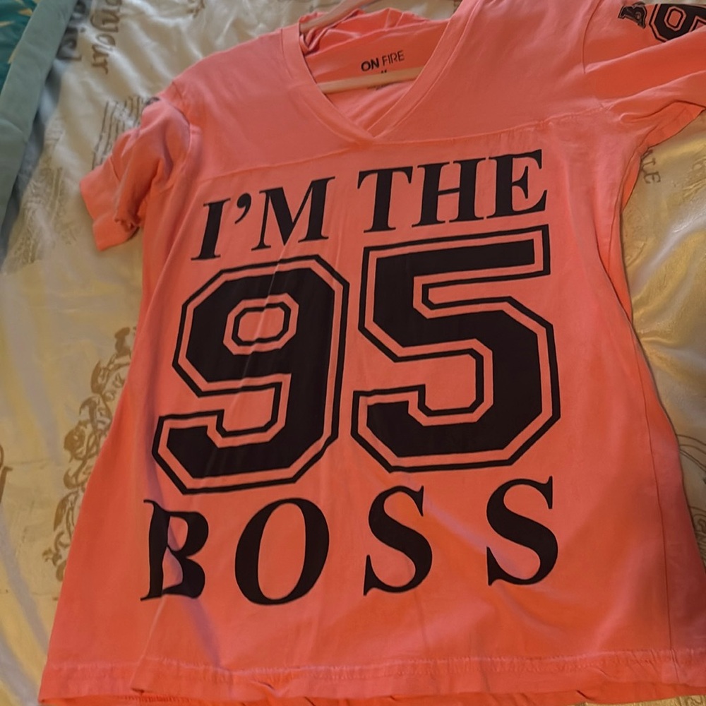I’m the boss 95 pink short sleeve hooded shirt size medium